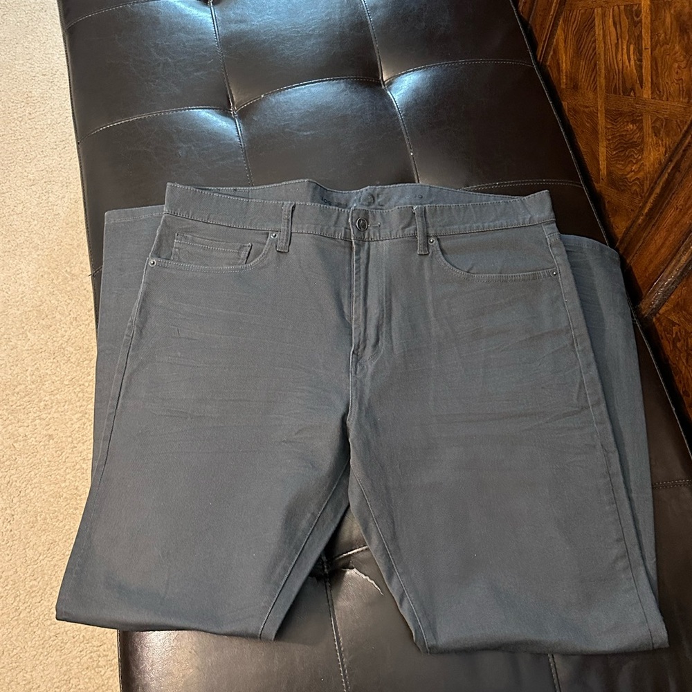 Men’s pants. Like new.